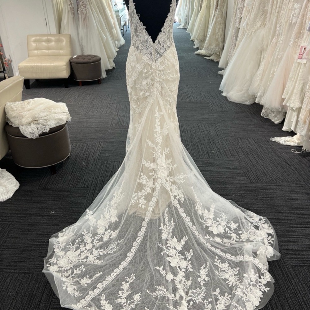 Elegant Lace Wedding Dress